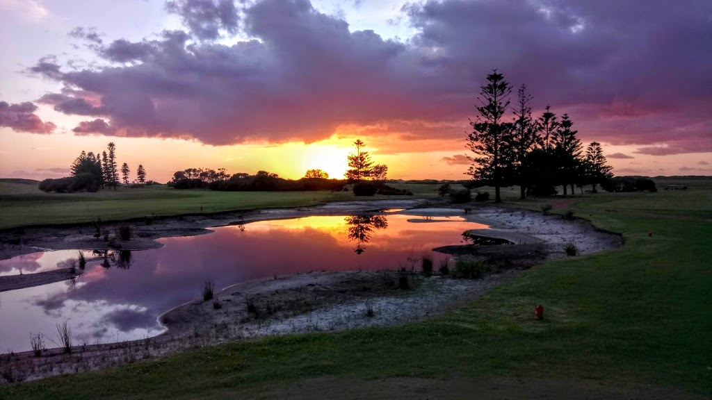 Belmont Golf & Bowls |  | 801A Pacific Hwy, Marks Point NSW 2280, Australia | 0249454348 OR +61 2 4945 4348