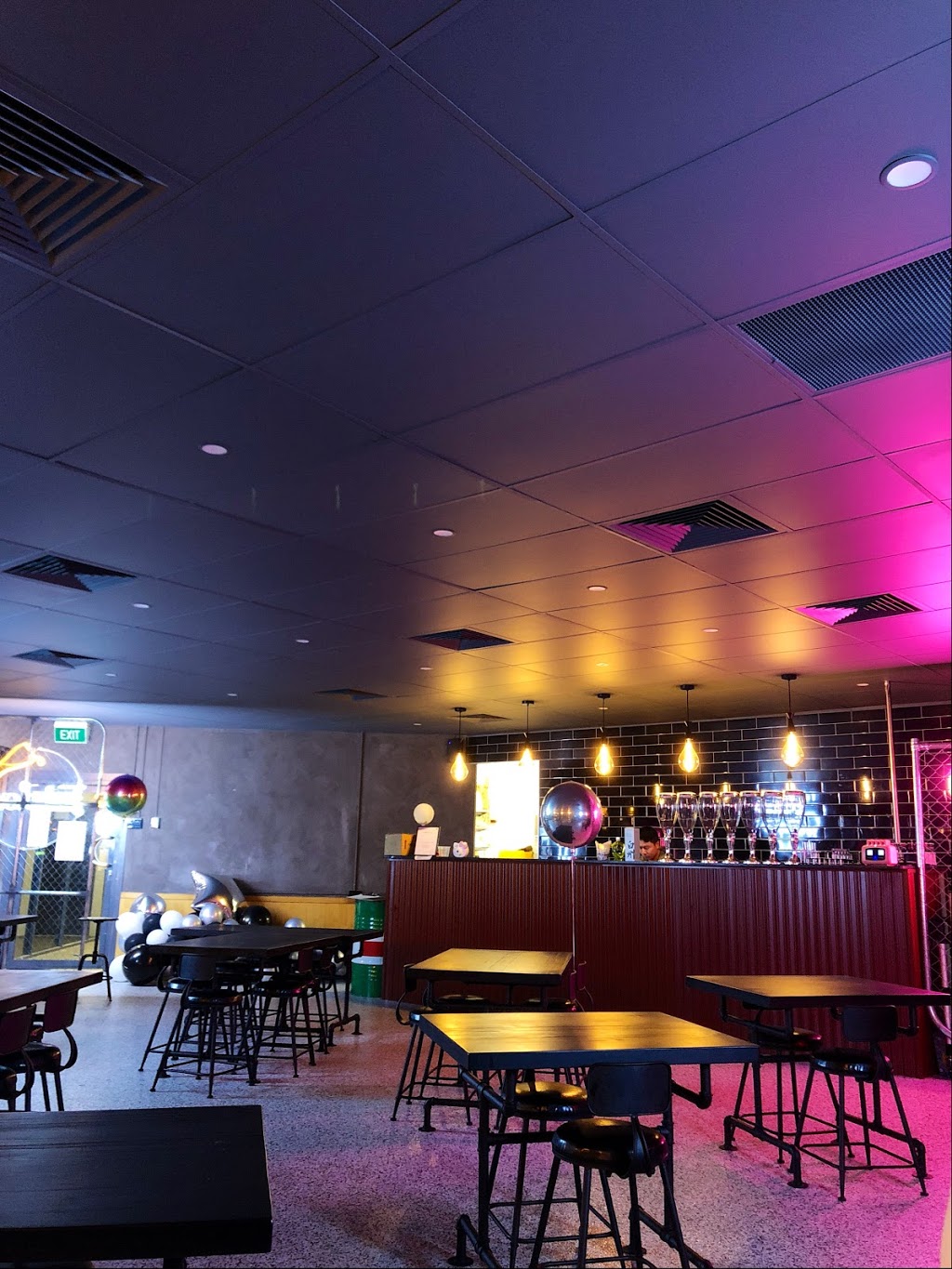 Friday Bar & Restaurant | restaurant | 70 Pinelands Rd, Sunnybank Hills QLD 4109, Australia