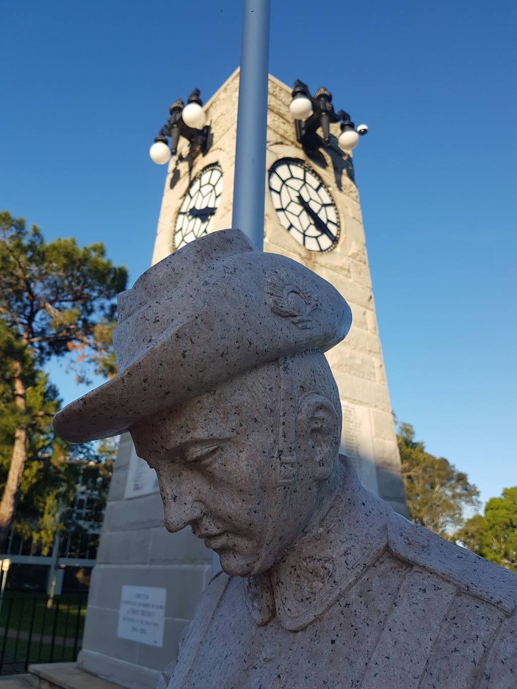 Taree War Memorial | park | Taree NSW 2430, Australia | 0265394000 OR +61 2 6539 4000