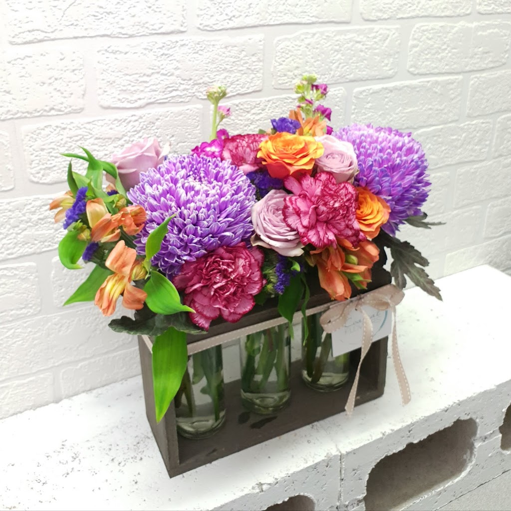 Coastal Flowers | 12 Columbia Dr, Beachmere QLD 4510, Australia | Phone: 0417 113 963