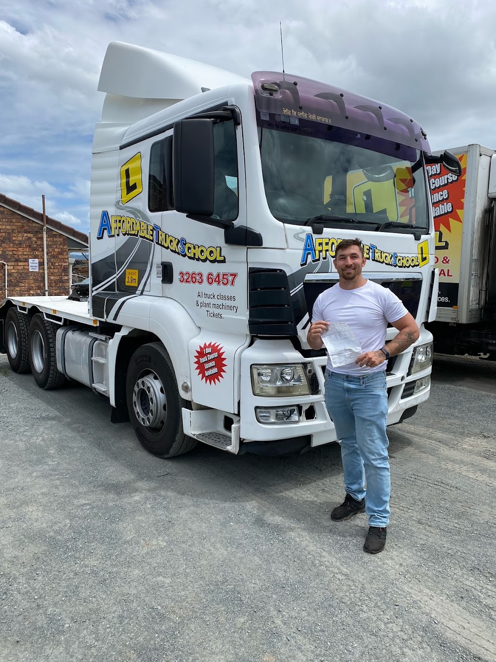 Affordable Truck School | 70 Depot Rd, Deagon QLD 4017, Australia | Phone: (07) 3263 6457