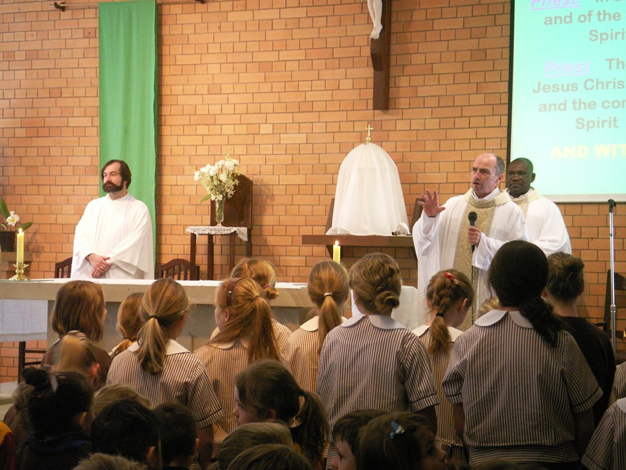 St Mary Magdalenes Catholic Church | church | 51 Cecil Rd, Bardon QLD 4065, Australia | 0733695351 OR +61 7 3369 5351