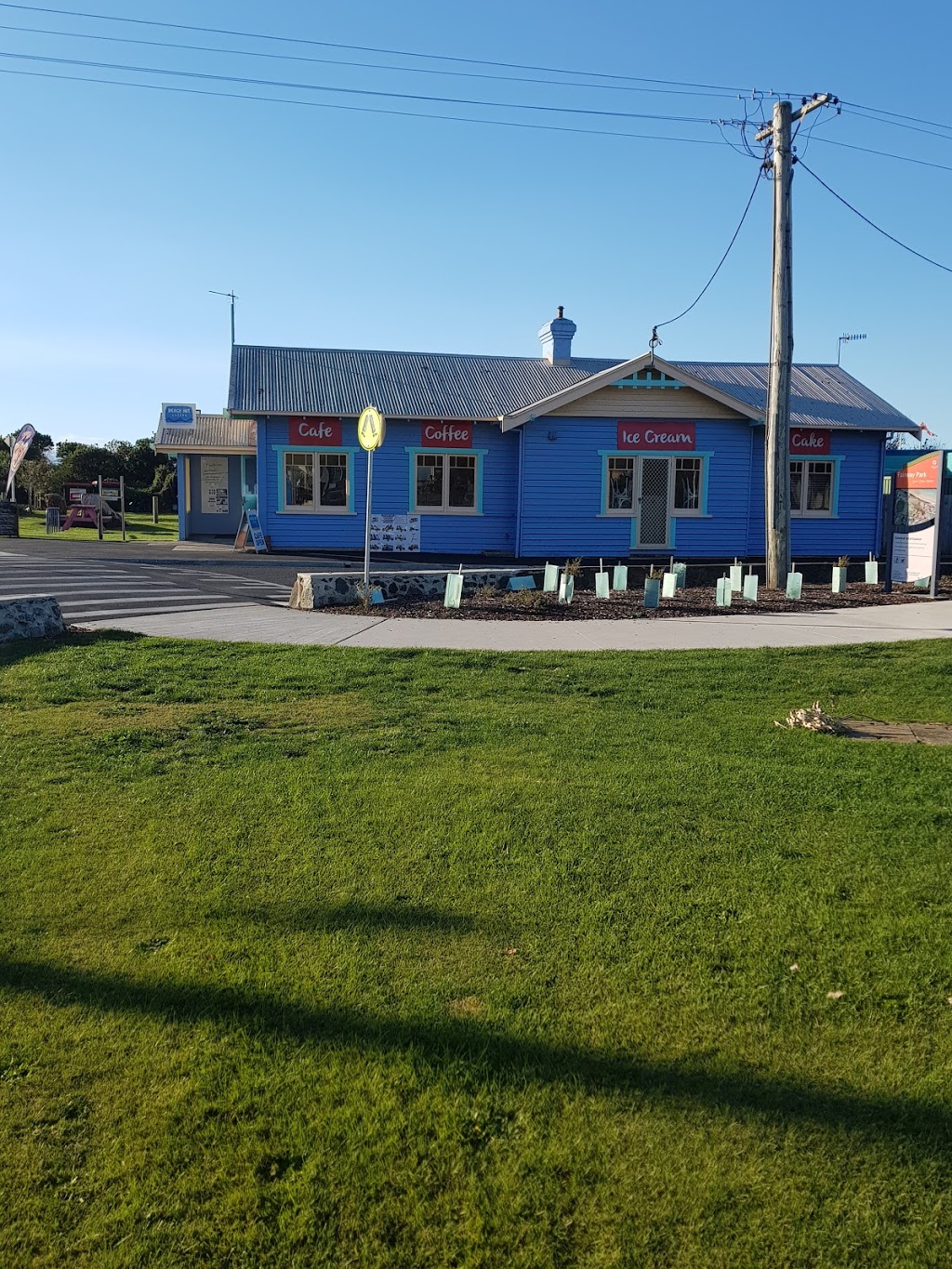 Beach Hut Coffee | cafe | 2 Beach Rd, Ulverstone TAS 7315, Australia | 0364259387 OR +61 3 6425 9387