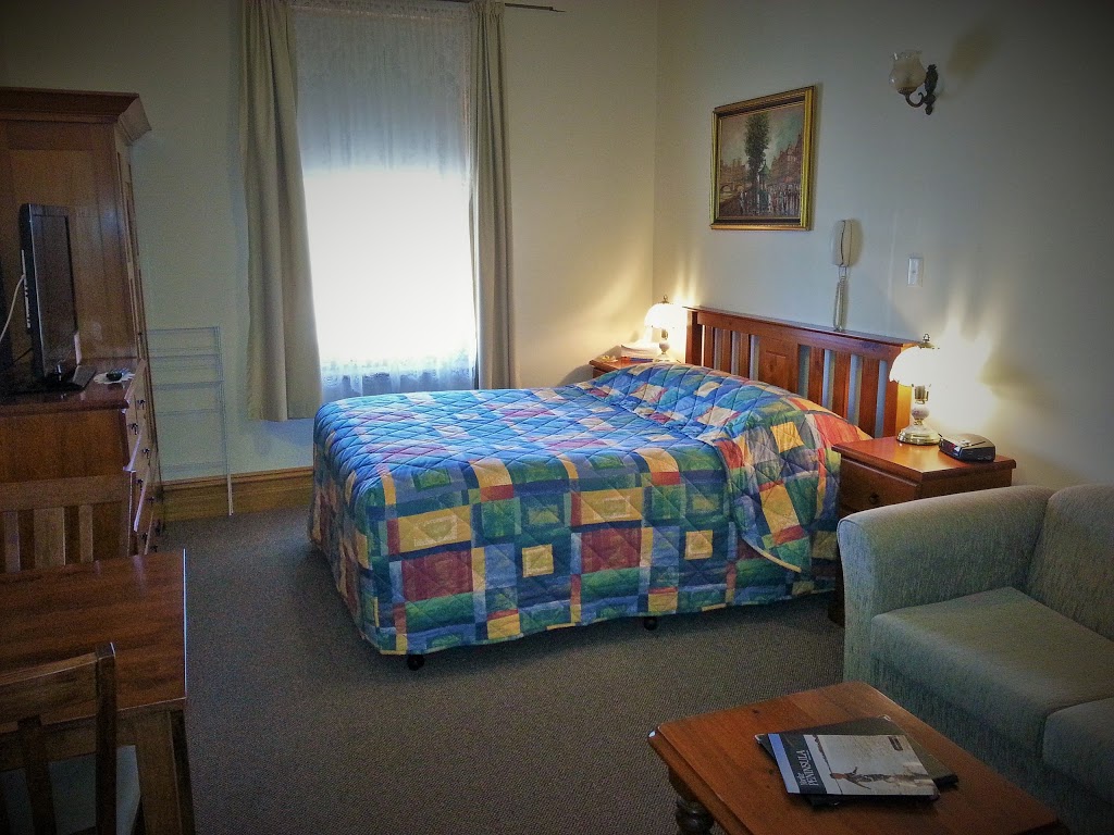 Sonbern Lodge Motel | lodging | 18 John Terrace, Wallaroo SA 5556, Australia | 0888232291 OR +61 8 8823 2291