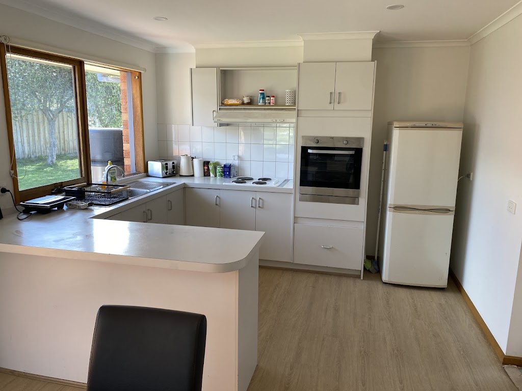 4 bedroom luxury home with spa sleeps 10 | 344 Edgar St, Portland VIC 3305, Australia | Phone: 0403 113 878