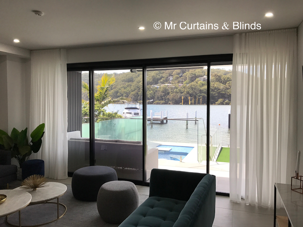 Mr Curtains & Blinds | 1/11 Broadwater St, Point Clare NSW 2250, Australia | Phone: (02) 4339 9422