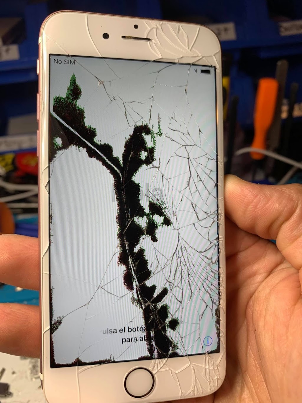 Lee Phone Repair | 13/6 Pendraat Parade, Hope Island QLD 4212, Australia | Phone: 0417 797 979