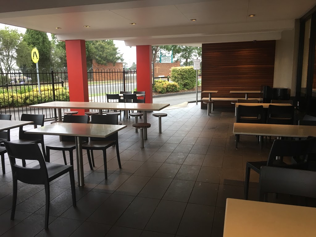 McDonalds Liverpool West | meal takeaway | McLean St, Liverpool NSW 2170, Australia | 0296021352 OR +61 2 9602 1352