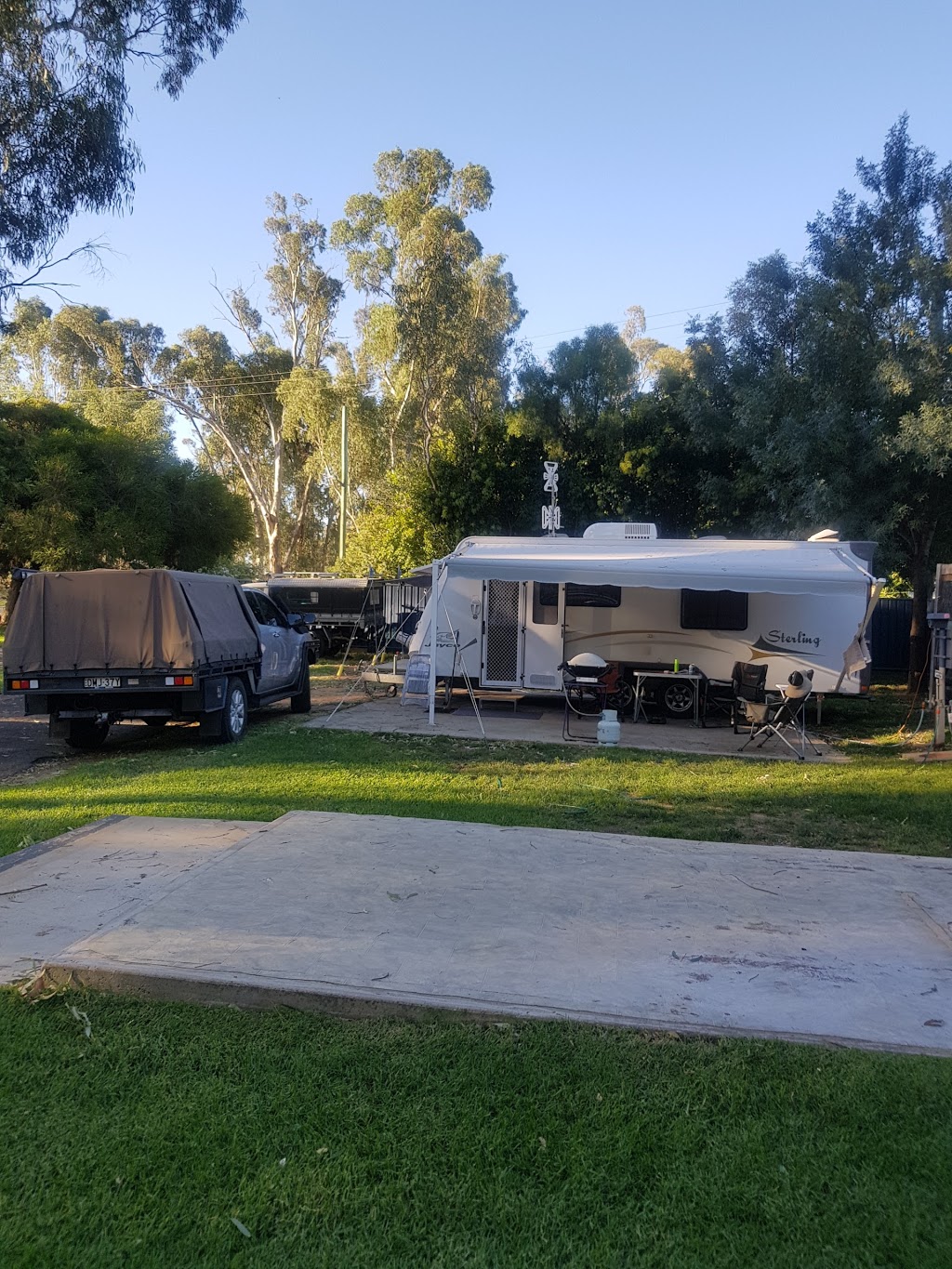 Moama Riverside Holiday Park | campground | Corner Cobb Hwy &, Shaw St, Moama NSW 2731, Australia | 0354823241 OR +61 3 5482 3241