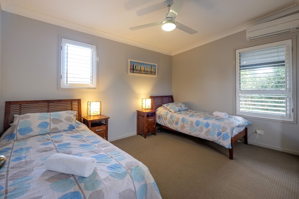 Beachside | lodging | 92 Mooloomba Rd, Point Lookout QLD 4183, Australia | 0734153949 OR +61 7 3415 3949