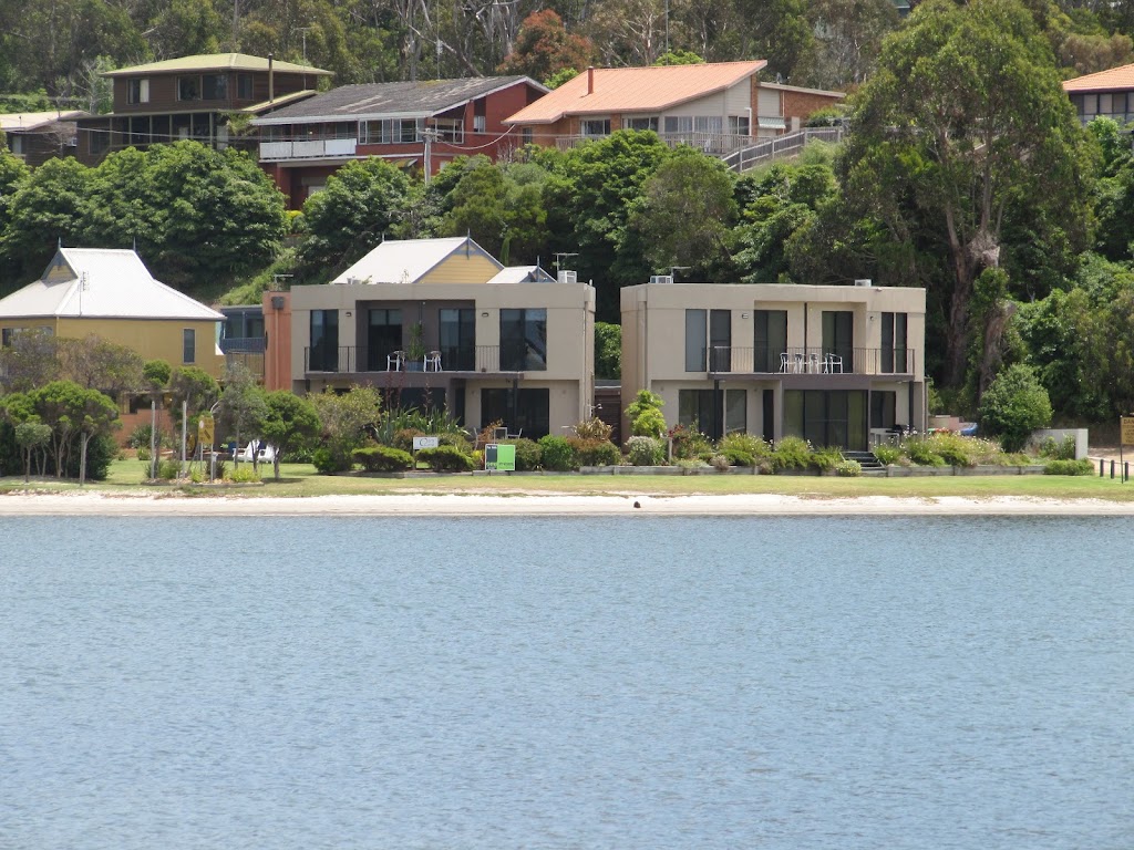 Clara Cove Waterfront Apartments | 12 Clara St, Kalimna VIC 3909, Australia | Phone: 0458 987 904