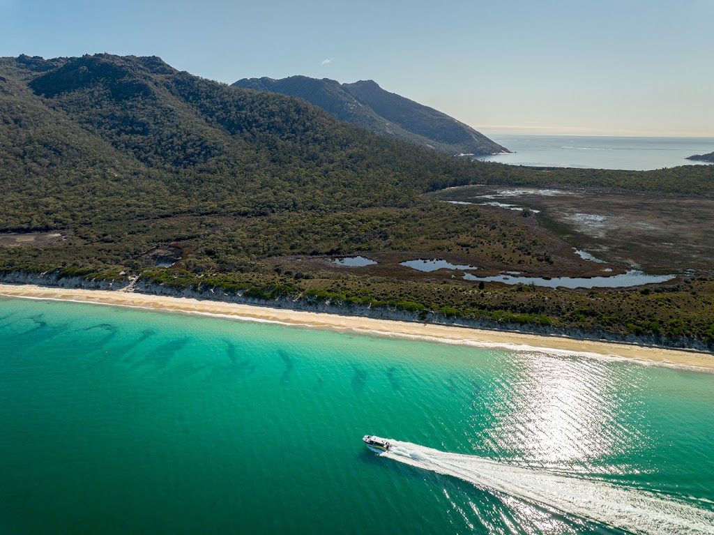 Freycinet Aqua Express | Garnet Ave, Coles Bay TAS 7215, Australia | Phone: (03) 6257 0355