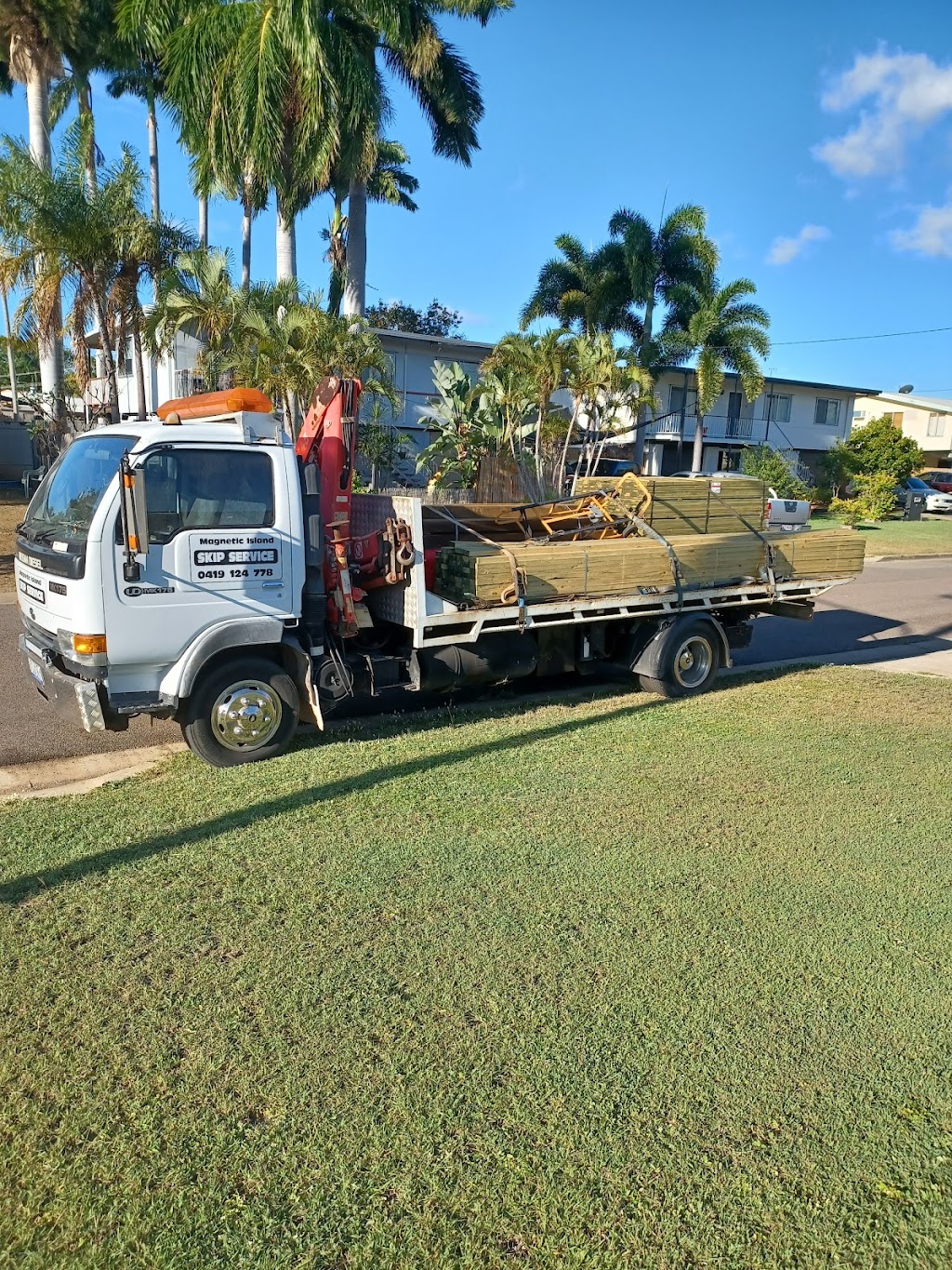 Magnetic Island Skip Service |  | 37 Picnic St, Picnic Bay QLD 4819, Australia | 0419124778 OR +61 419 124 778