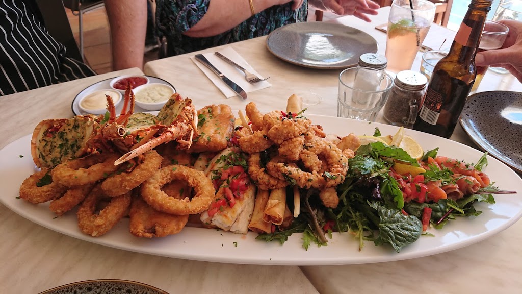 Beach Road Dining | 2 Beach Rd, Palm Beach NSW 2108, Australia | Phone: (02) 9974 4079