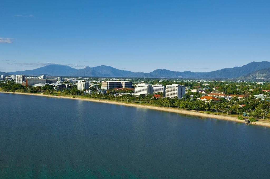 Holiday Inn Cairns Harbourside | lodging | 209-217 The Esplanade, Cairns QLD 4870, Australia | 0740803000 OR +61 7 4080 3000