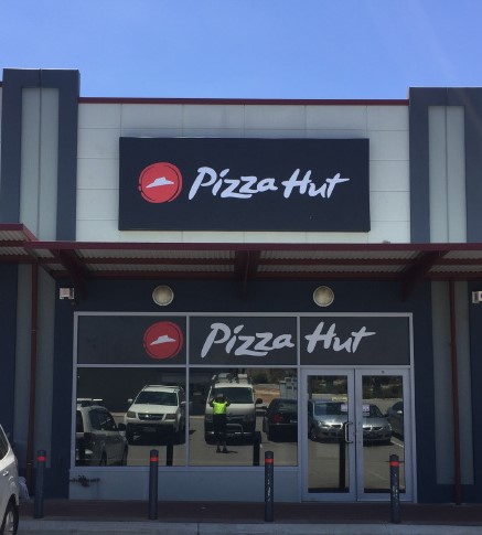 Pizza Hut Ellenbrook | meal delivery | Shop 6, Aveley Central Park, 1549 Gnangara Rd, Aveley WA 6069, Australia | 131166 OR +61 131166