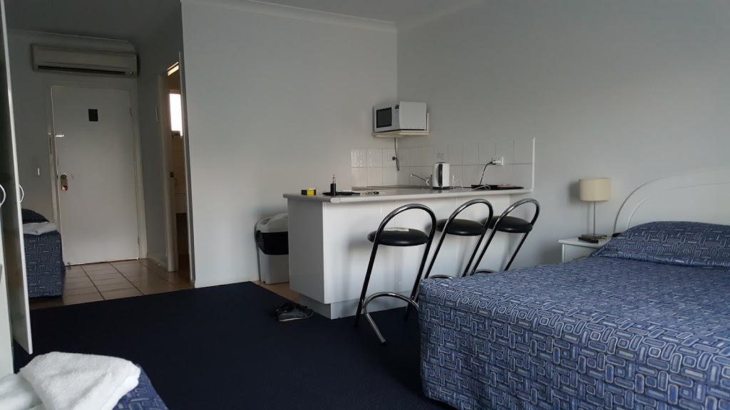 Heritage Lodge Motel Charters Towers | 94 Dr George Ellis Dr, Richmond Hill QLD 4820, Australia | Phone: 1800 880 444