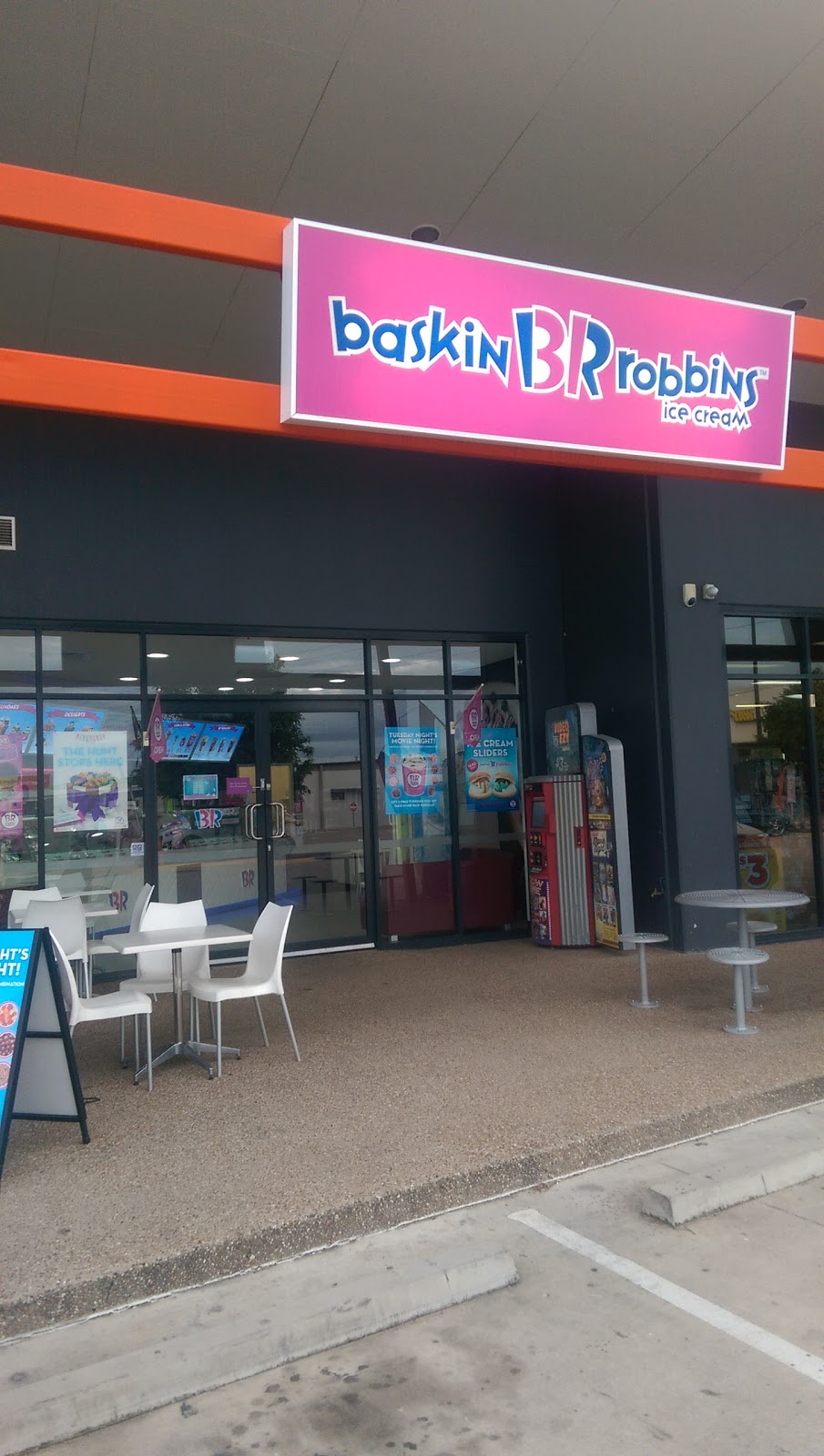 Baskin-Robbins | 2/10 Deeragun Rd, Deeragun QLD 4818, Australia | Phone: 0457 706 868