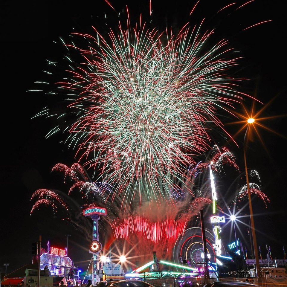 Mr Fireworks International PTY LTD | 174 Fischer Rd, Carbrook QLD 4130, Australia | Phone: (07) 3829 0143