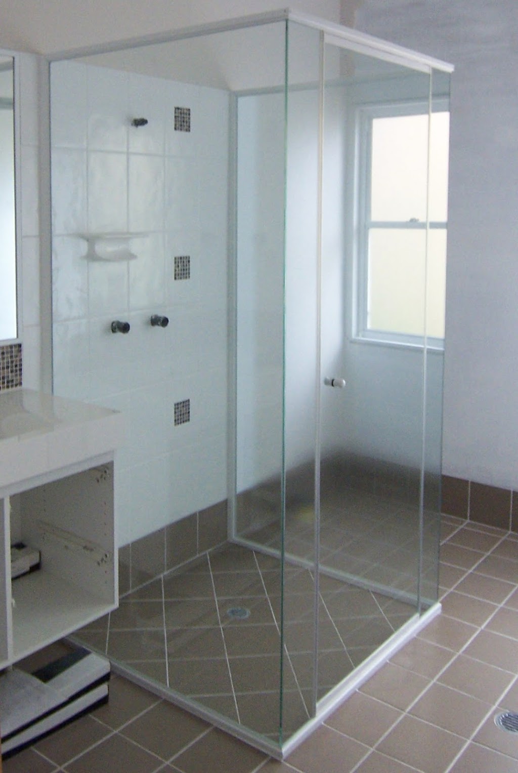 Shower Enclosure Service | 666 Gympie Rd, Lawnton QLD 4501, Australia | Phone: (07) 3205 6066