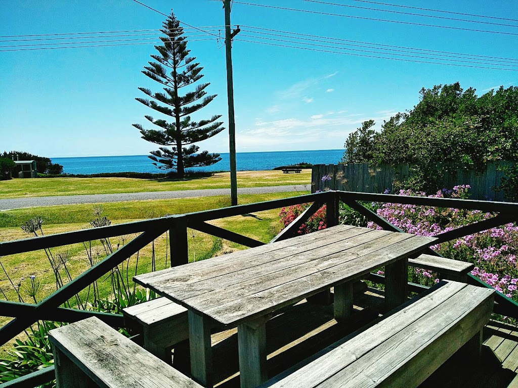 Baudins Accommodation | 125 The Esplanade, Naracoopa TAS 7256, Australia | Phone: (03) 6461 1110