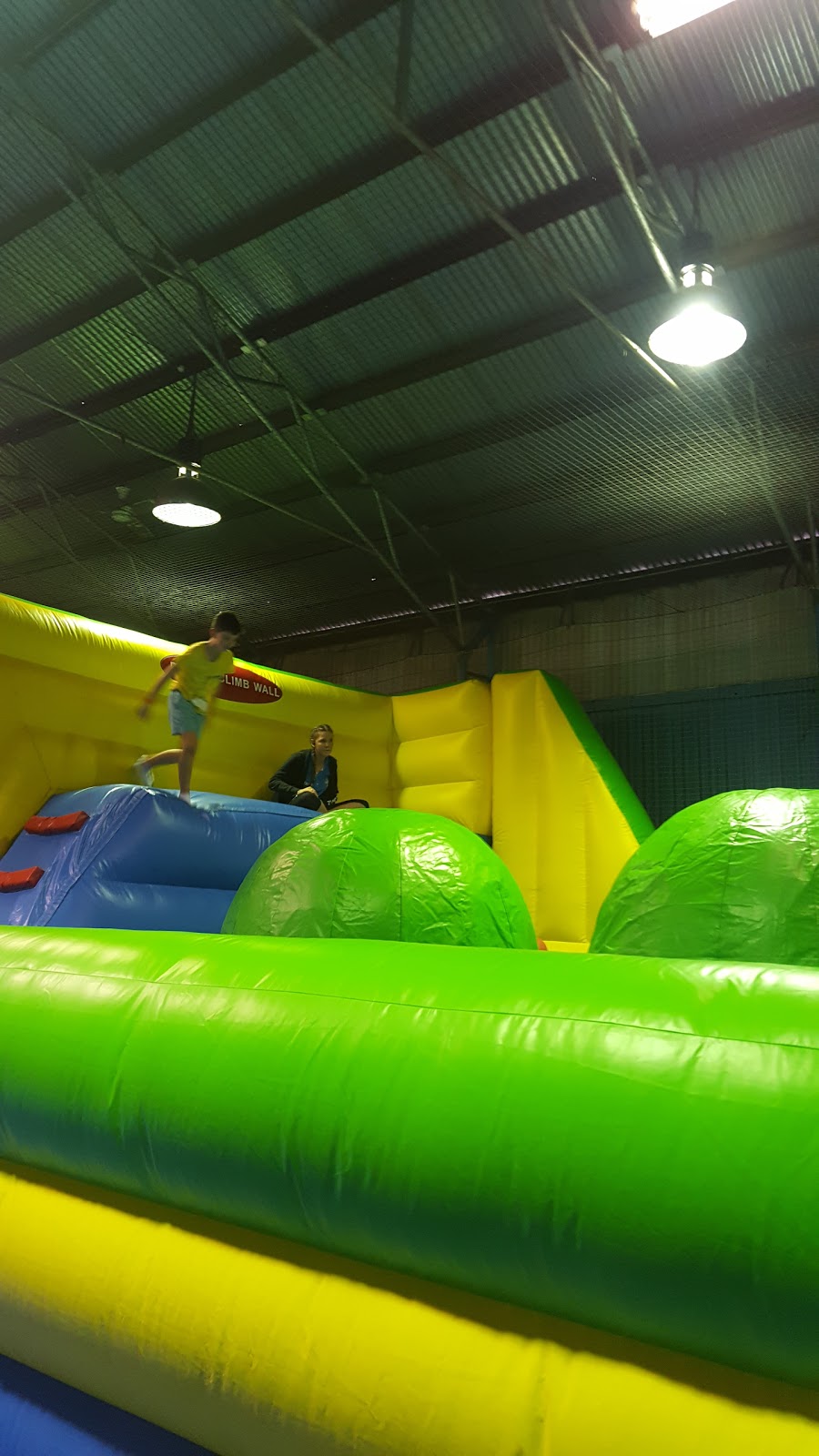 Inflatable World Oz | 31 McGill St, Shepparton VIC 3630, Australia | Phone: (03) 5821 0290