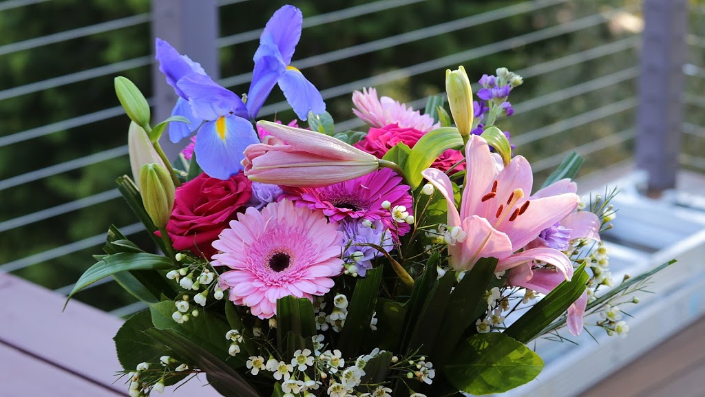 Kincumber Flower Fantasy | florist | Shop 9/7 Sun Valley Rd, Green Point NSW 2251, Australia | 0243696770 OR +61 2 4369 6770