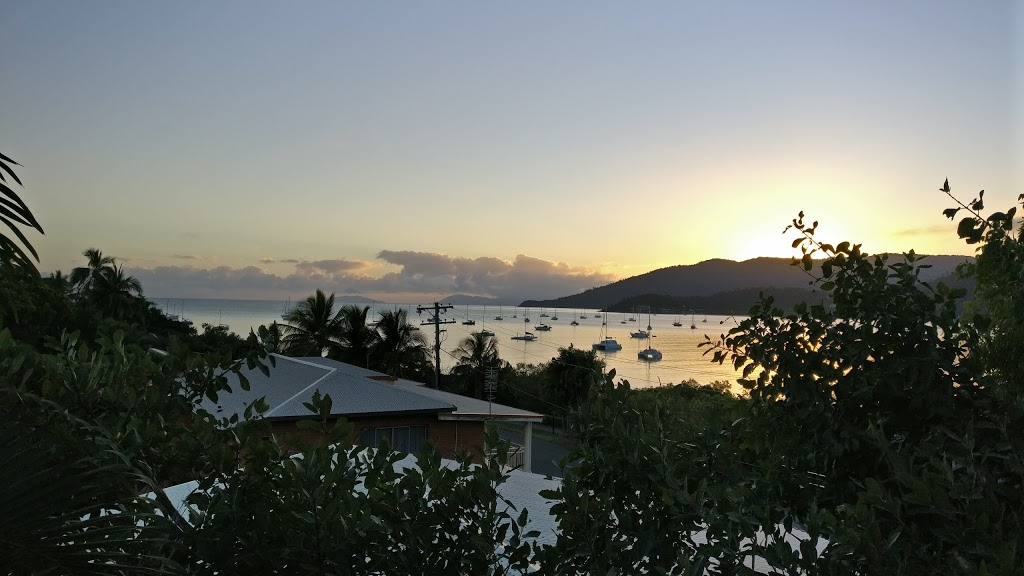 Airlie Waterfront Bed and Breakfast |  | Broadwater Ave, Airlie Beach QLD 4802, Australia | 0749467631 OR +61 7 4946 7631