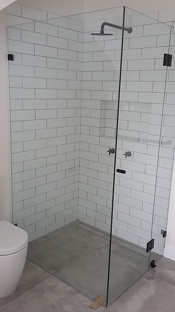 Eastcoast Shower Screens and Mirrors | home goods store | Unit 4, 207 Princes Highway, entry via, Central Ave, South Nowra NSW 2541, Australia | 0244210670 OR +61 2 4421 0670