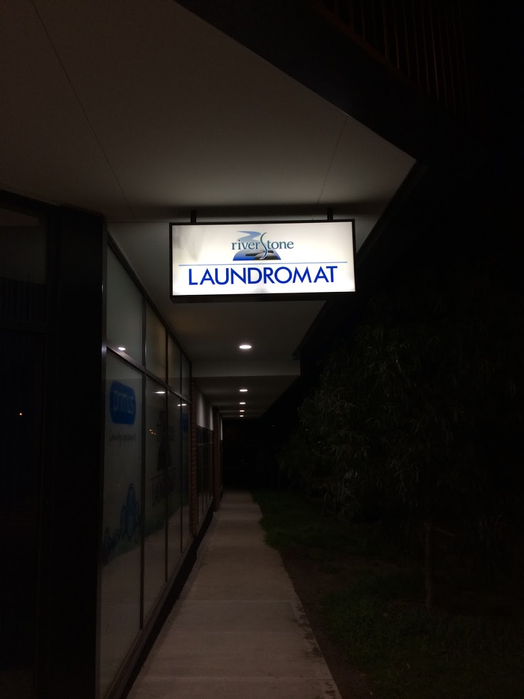 Riverstone Laundromat Doreen | laundry | 116 Elation Blvd, Doreen VIC 3754, Australia | 0423074832 OR +61 423 074 832
