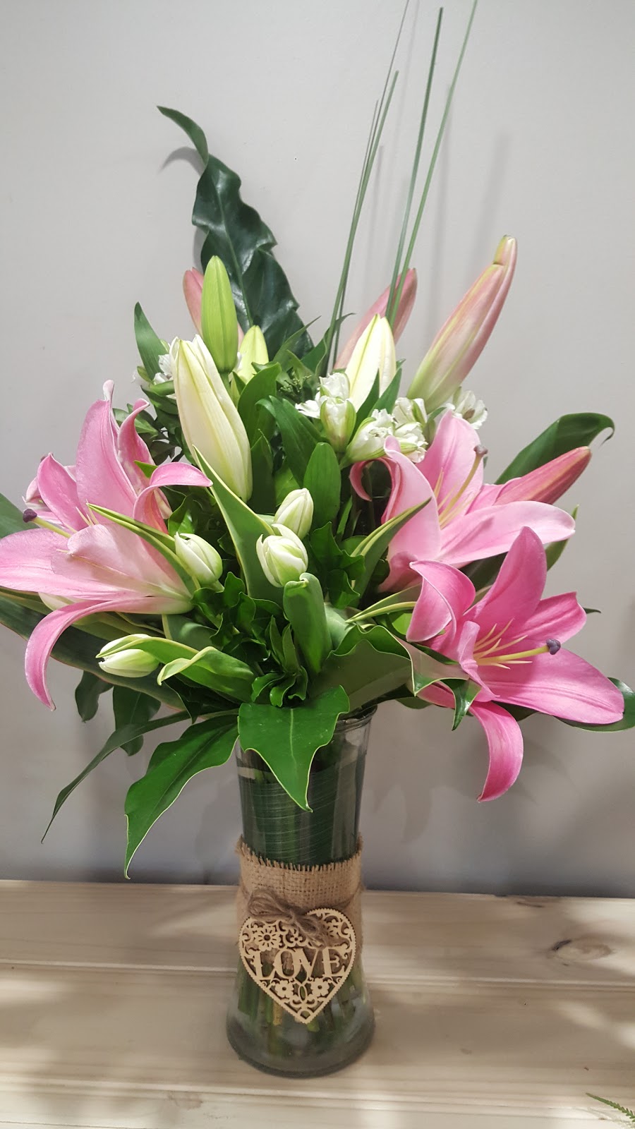 Flowers On Q | Cnr Bermuda &, Markeri St, Mermaid Waters QLD 4218, Australia | Phone: (07) 5572 1322