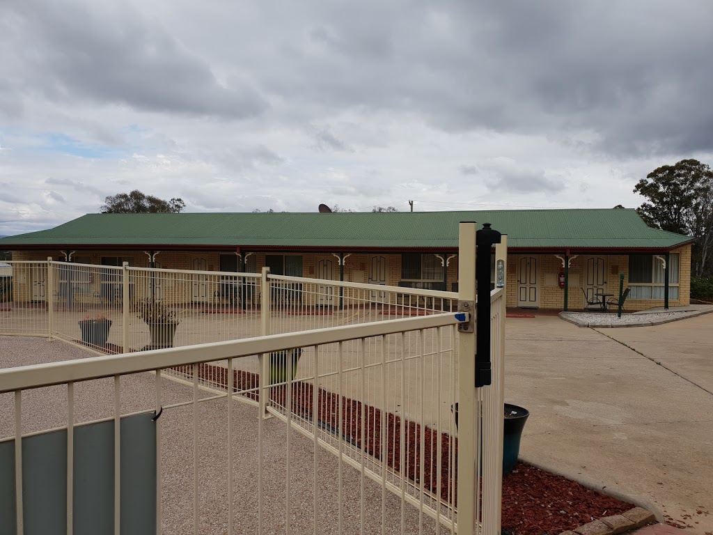 Country Rose Motel | 2 Palmer Ave, Warwick QLD 4370, Australia | Phone: (07) 4661 7700