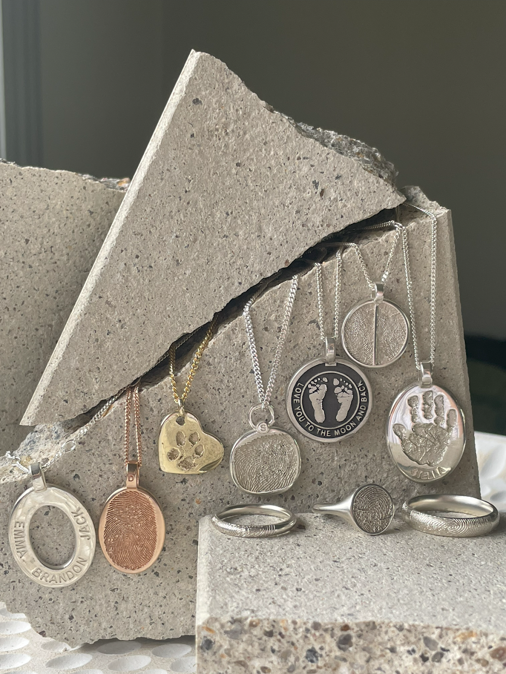 Uneik Jewellery | Greenhalghs Rd, Bunkers Hill VIC 3356, Australia | Phone: 1300 923 330