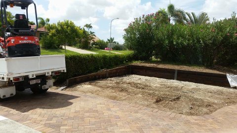 Owens Mini Digger/Mini Excavator Hire Gold Coast | Connemara Rd, Gaven QLD 4211, Australia | Phone: 0422 208 261