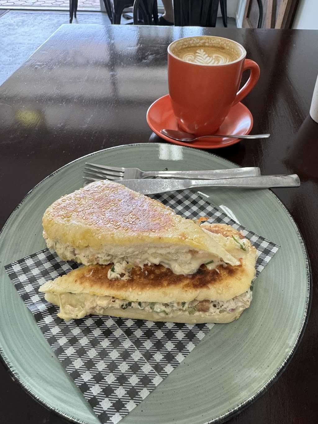 Rev’e Coffee Hub | Kimberley Plaza, 373 Chatswood Rd, Shailer Park QLD 4128, Australia | Phone: 0400 000 000