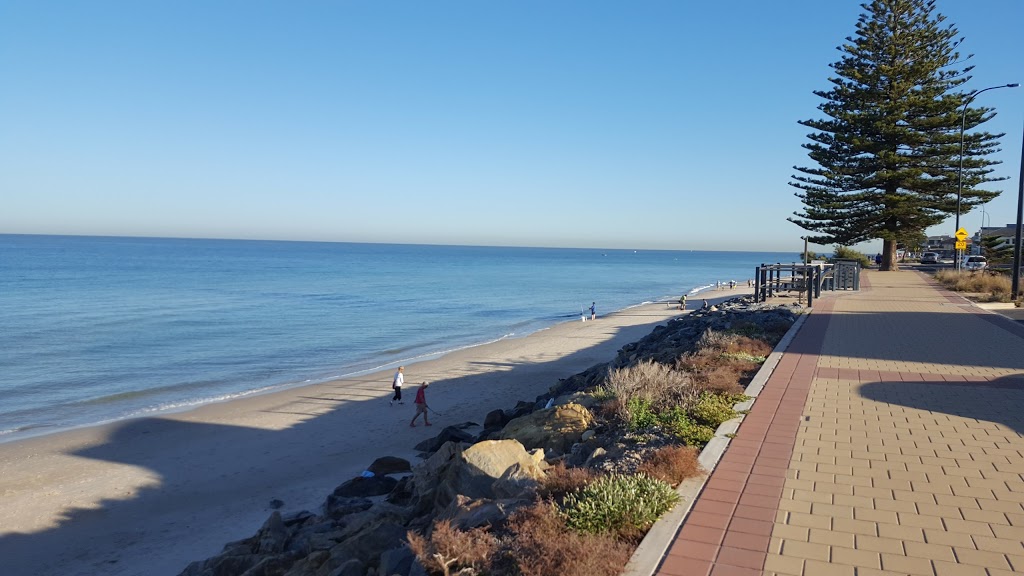 shade tree at beach | lodging | 104 Esplanade, Hove SA 5048, Australia