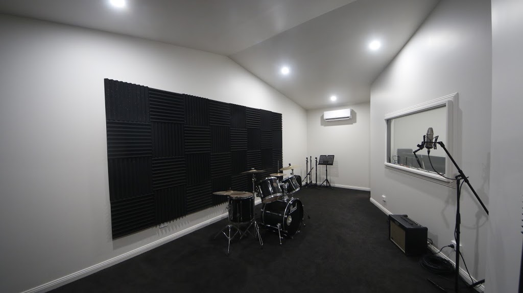 Powerline Studios | 2 Pavetta Ct, Redland Bay QLD 4165, Australia | Phone: 0425 017 093