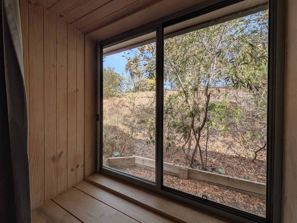 Frogsong Cottages | 12 Goughs Point Ridge, Mountain Bay VIC 3723, Australia | Phone: 0437 507 040