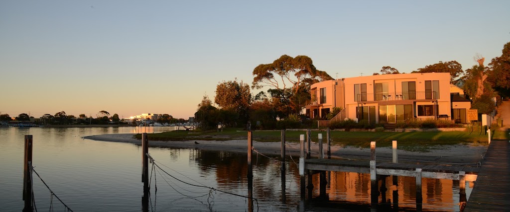 Clara Cove Waterfront Apartments | 12 Clara St, Kalimna VIC 3909, Australia | Phone: 0458 987 904