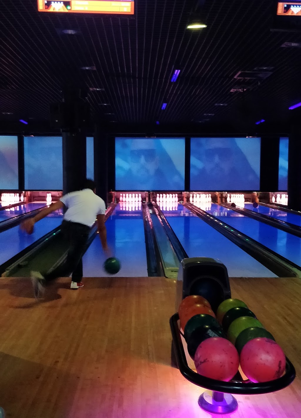 Surfers Paradise Tenpin | bowling alley | Paradise Centre, 8-10 Cavill Ave, Surfers Paradise QLD 4217, Australia | 0755385222 OR +61 7 5538 5222
