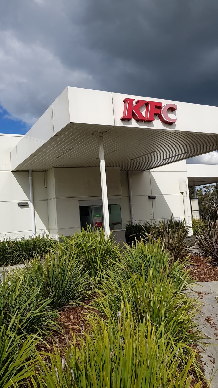 KFC Officer Inbound | BP Super Centre, 20 Handford Ln, Officer VIC 3809, Australia | Phone: (03) 5943 1074