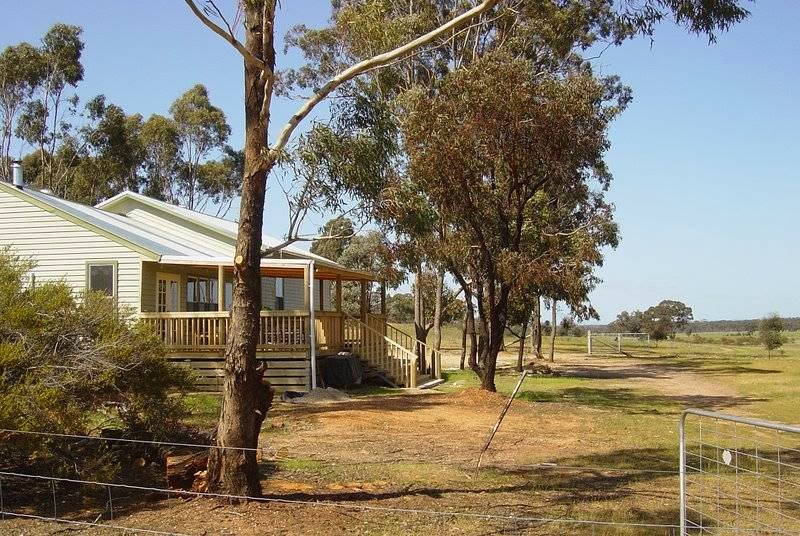 Ironbarks - Self Catered Farmstay | campground | 103 Gloury Rd, Dunolly VIC 3168, Australia | 0410689997 OR +61 410 689 997