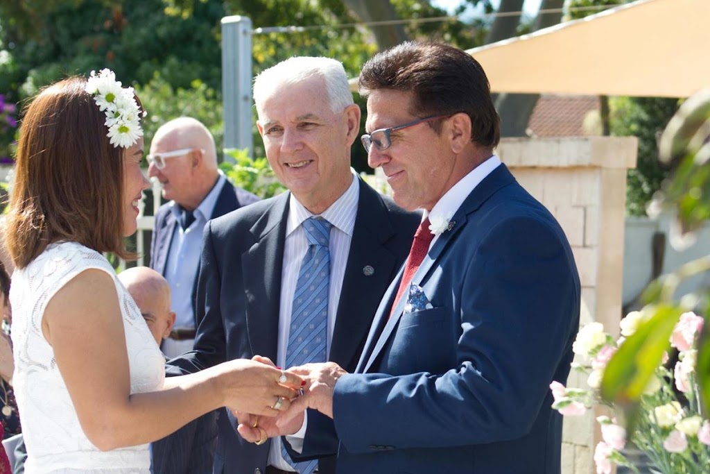 Gold Coast Wedding Celebrant Pat Mac Anally |  | 2 Hudson Ct, Benowa QLD 4217, Australia | 0409120350 OR +61 409 120 350