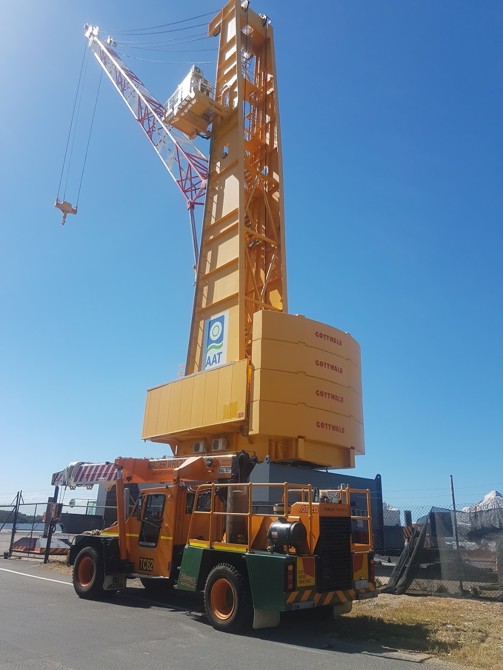 M & E Crane Hire North Brisbane | 97 Quinlan St, Bracken Ridge QLD 4017, Australia | Phone: 0407 656 427