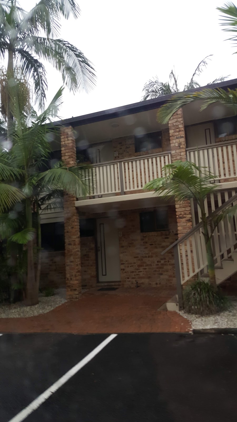 Sunseeker Motel | 354 Charlton Esplanade, Scarness QLD 4655, Australia | Phone: (07) 4128 1888