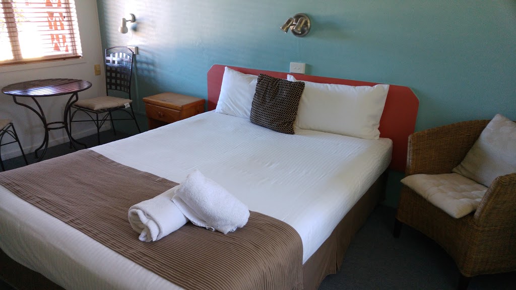 Riviera Motel | lodging | 240 Bourbong St, Bundaberg West QLD 4670, Australia | 0741522700 OR +61 7 4152 2700