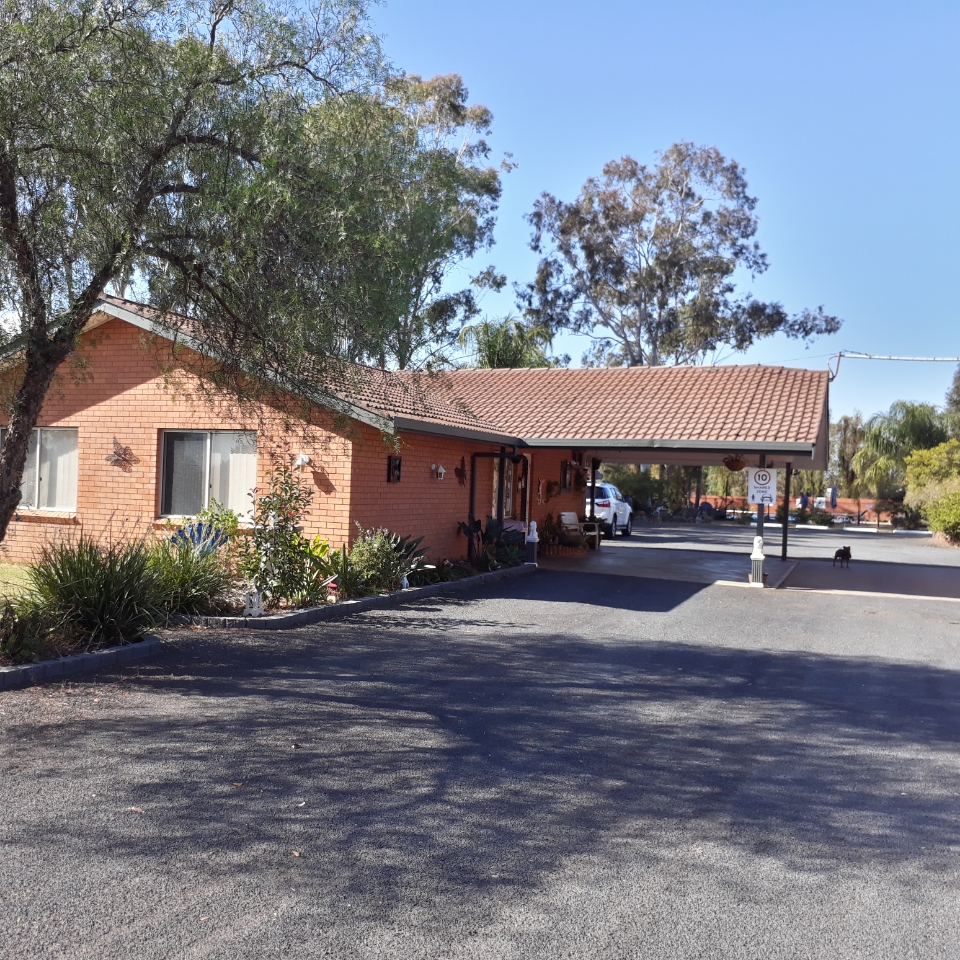Castlereagh Motor Inn | lodging | 4 Quealeys Rd, Gilgandra NSW 2827, Australia | 0268472697 OR +61 2 6847 2697