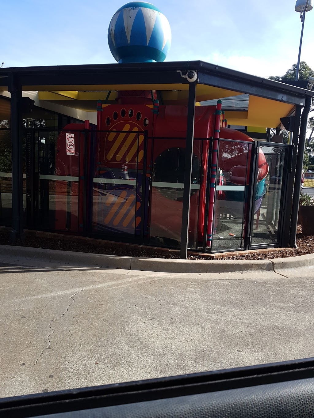 McDonalds Batemans Bay | cafe | Cnr Hill &, Vesper St, Batemans Bay NSW 2536, Australia | 0244723333 OR +61 2 4472 3333