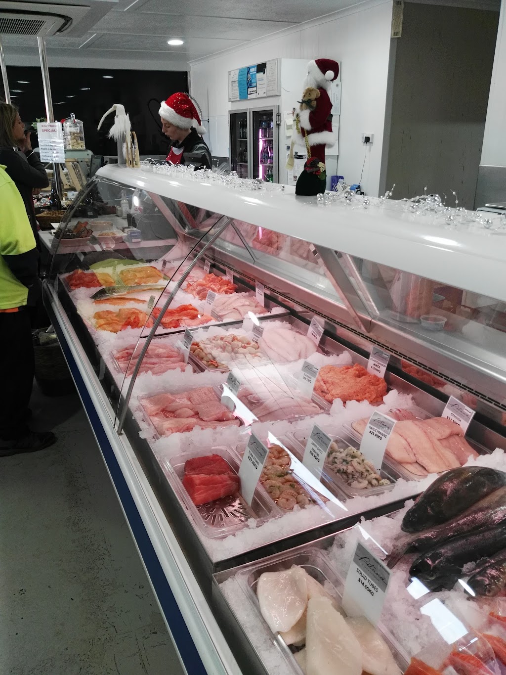 Peter & Una Seafoods | grocery or supermarket | 134 Tarleton St, East Devonport TAS 7310, Australia | 0364494101 OR +61 3 6449 4101
