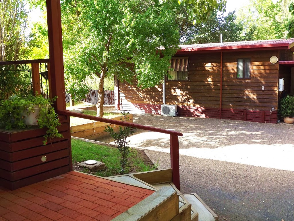 Tumut Log Cabins | lodging | 30 Fitzroy St, Tumut NSW 2720, Australia | 0269474042 OR +61 2 6947 4042